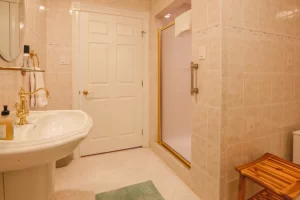 Skye Master Suite - 1 King Bed with Ocean View and Ensuite Bath - 2nd floor - Double Occupancy pp - SOLD OUT